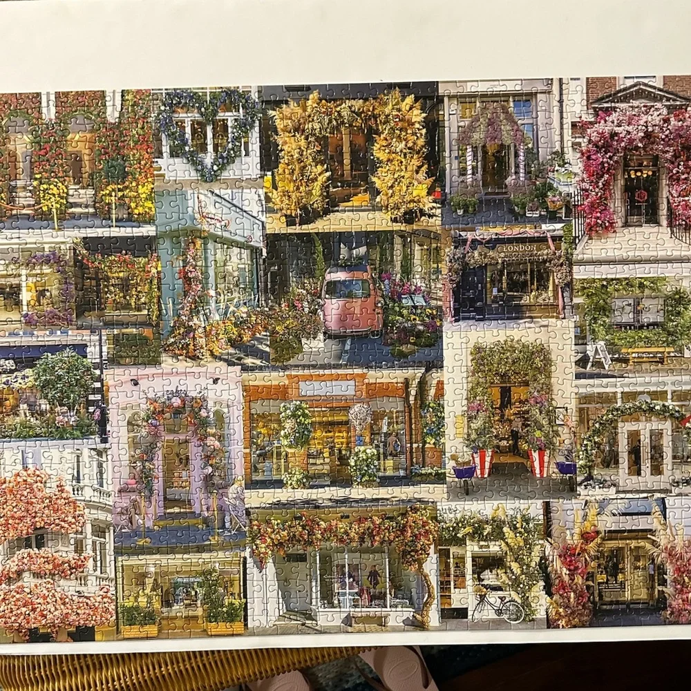 Galison London in Bloom – 1000 Piece Puzzle Fun and Challenging Activity - Picture 3 of 4